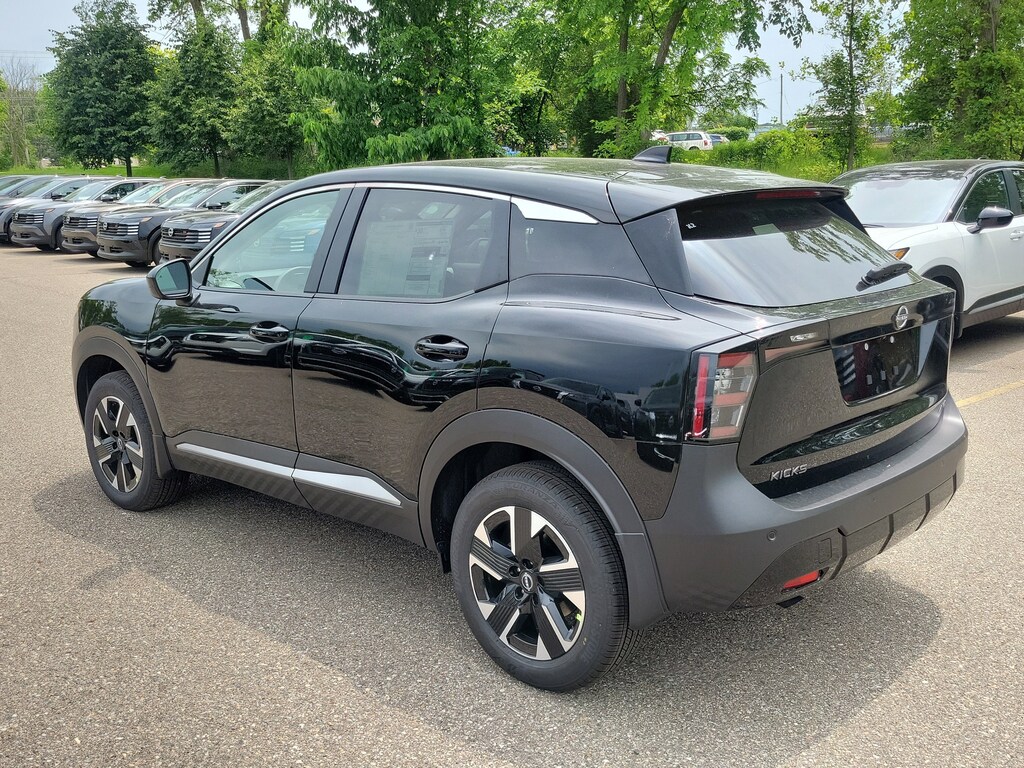 New 2025 Nissan Kicks SV SUV