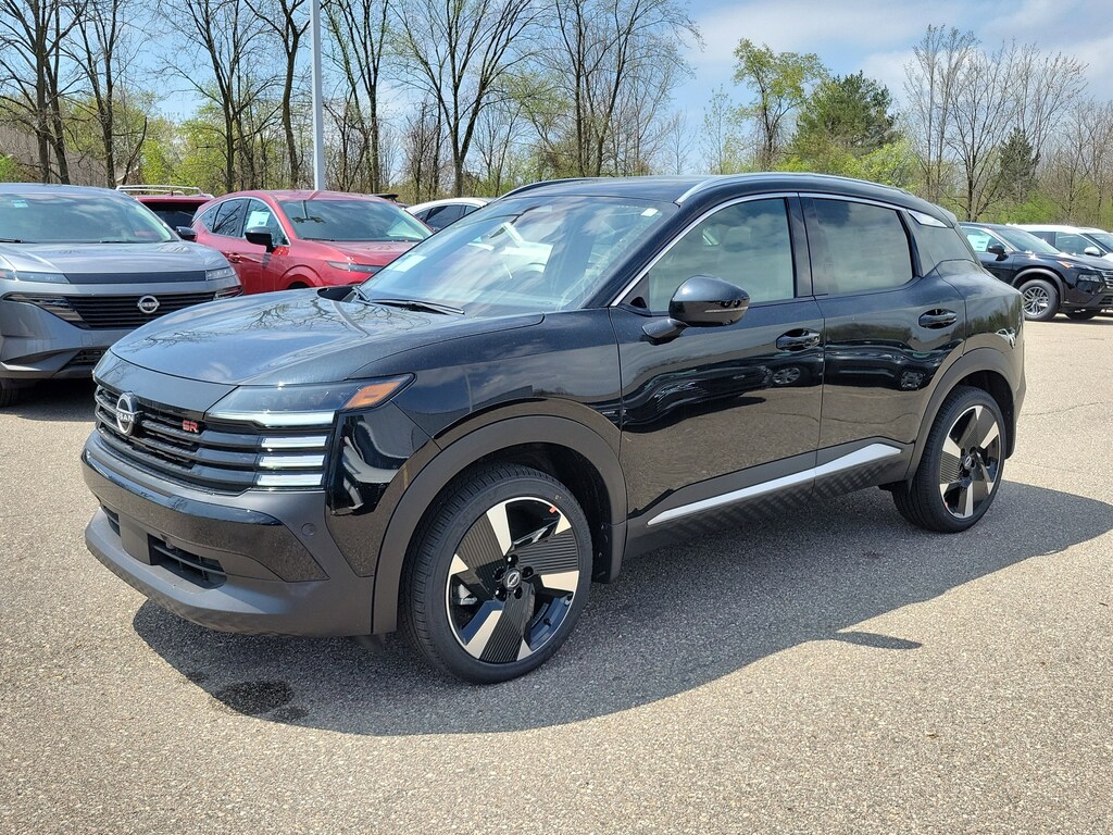 New 2025 Nissan Kicks SR SUV