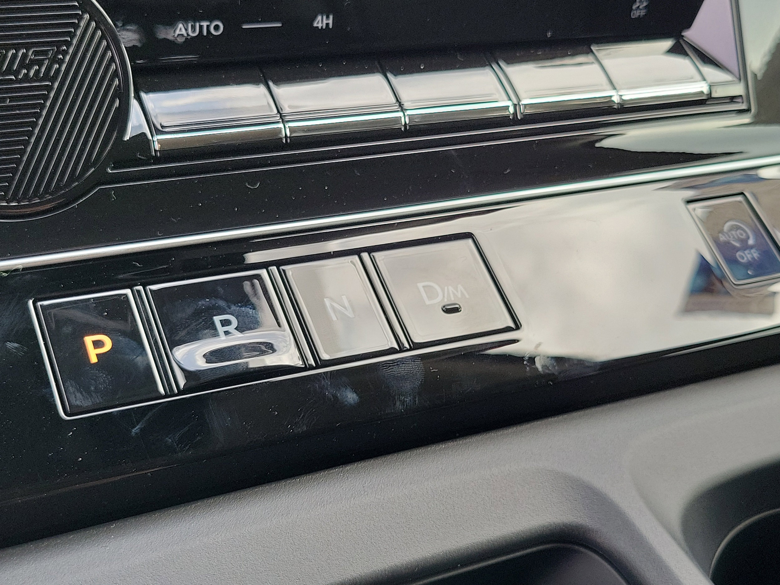 2025 Nissan Armada SV - Photo 16