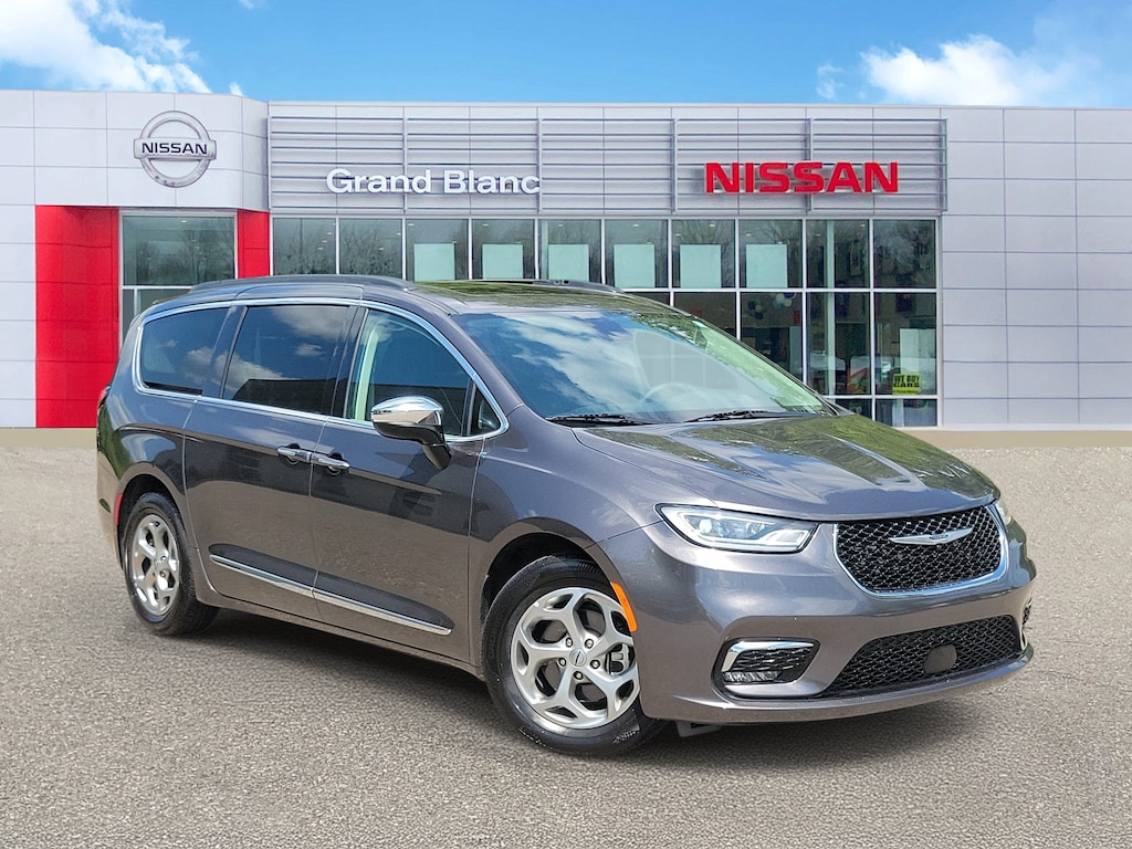 Used 2023 Chrysler Pacifica Limited Van Passenger Van