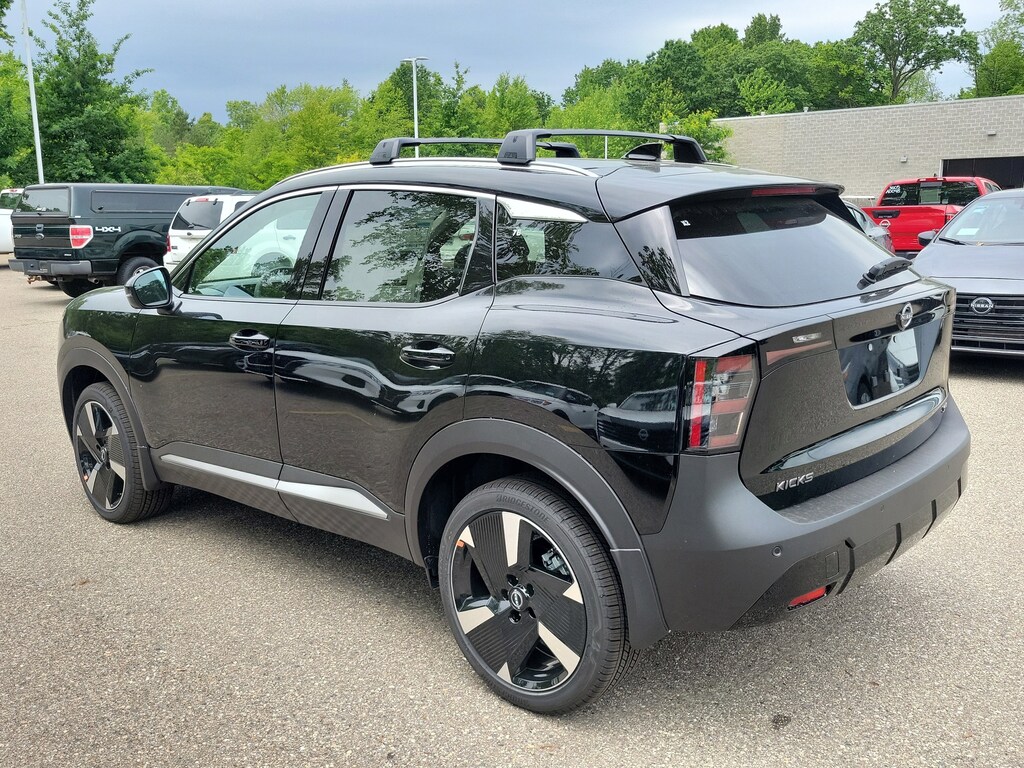 New 2025 Nissan Kicks SR SUV