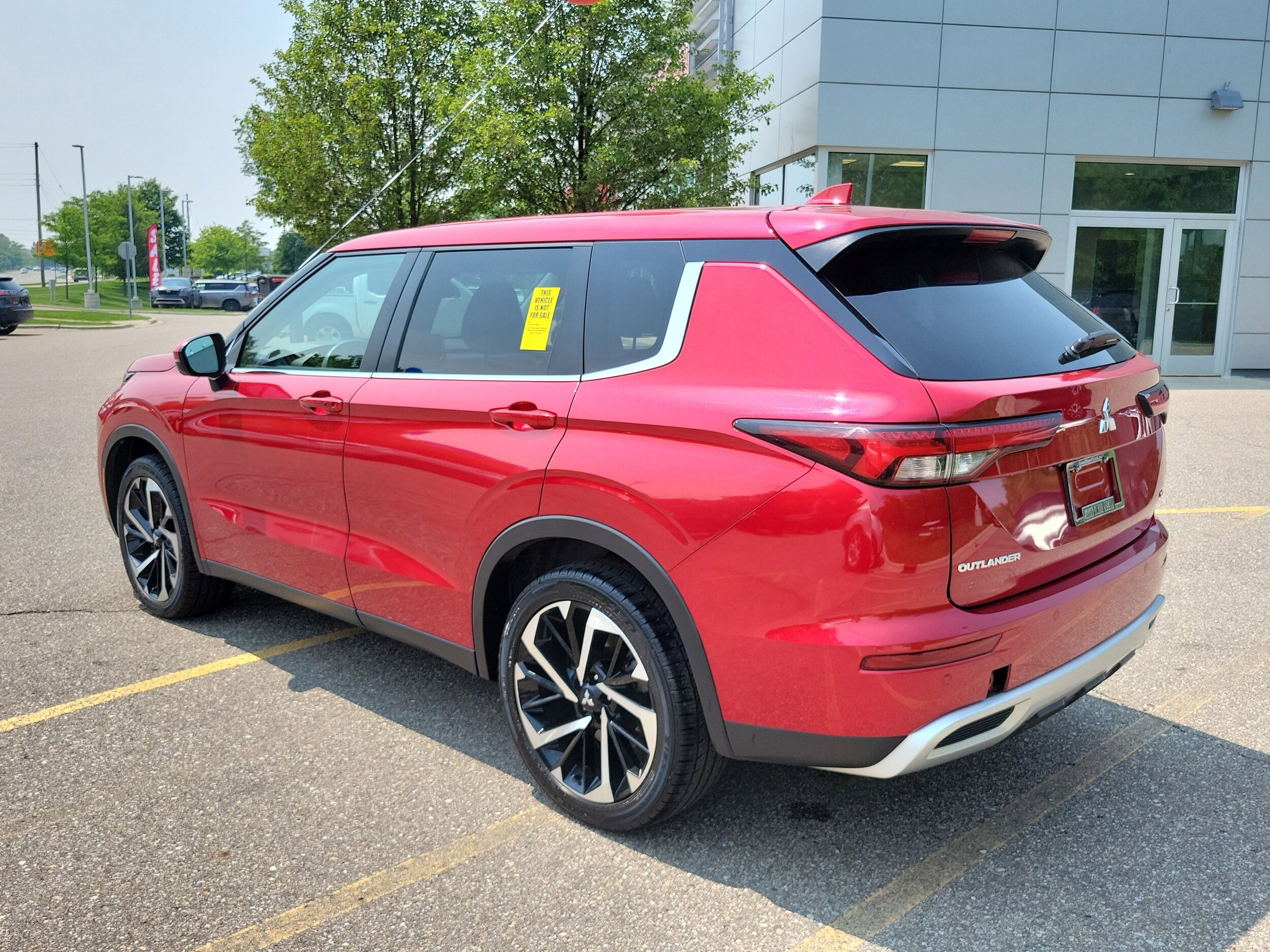 2023 Mitsubishi Outlander SE photo 3