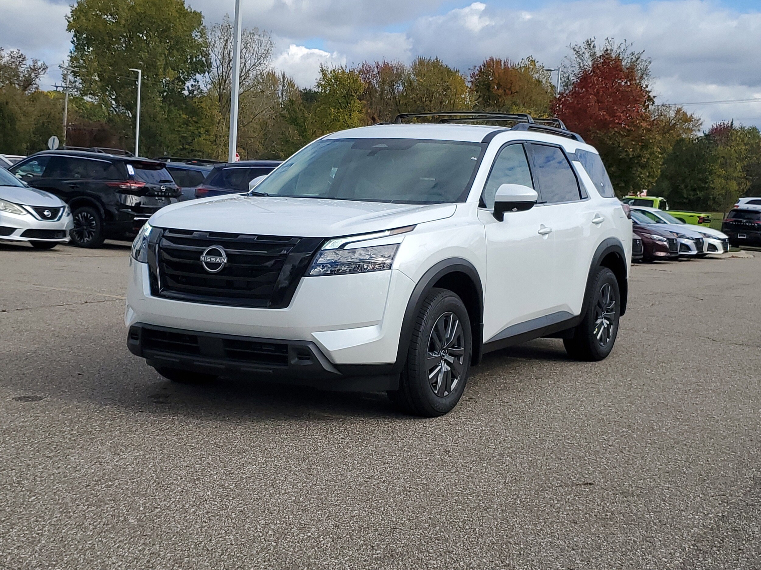2025 Nissan Pathfinder SV photo 2