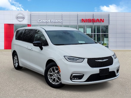 2026 Chrysler Pacifica Select Van Passenger Van