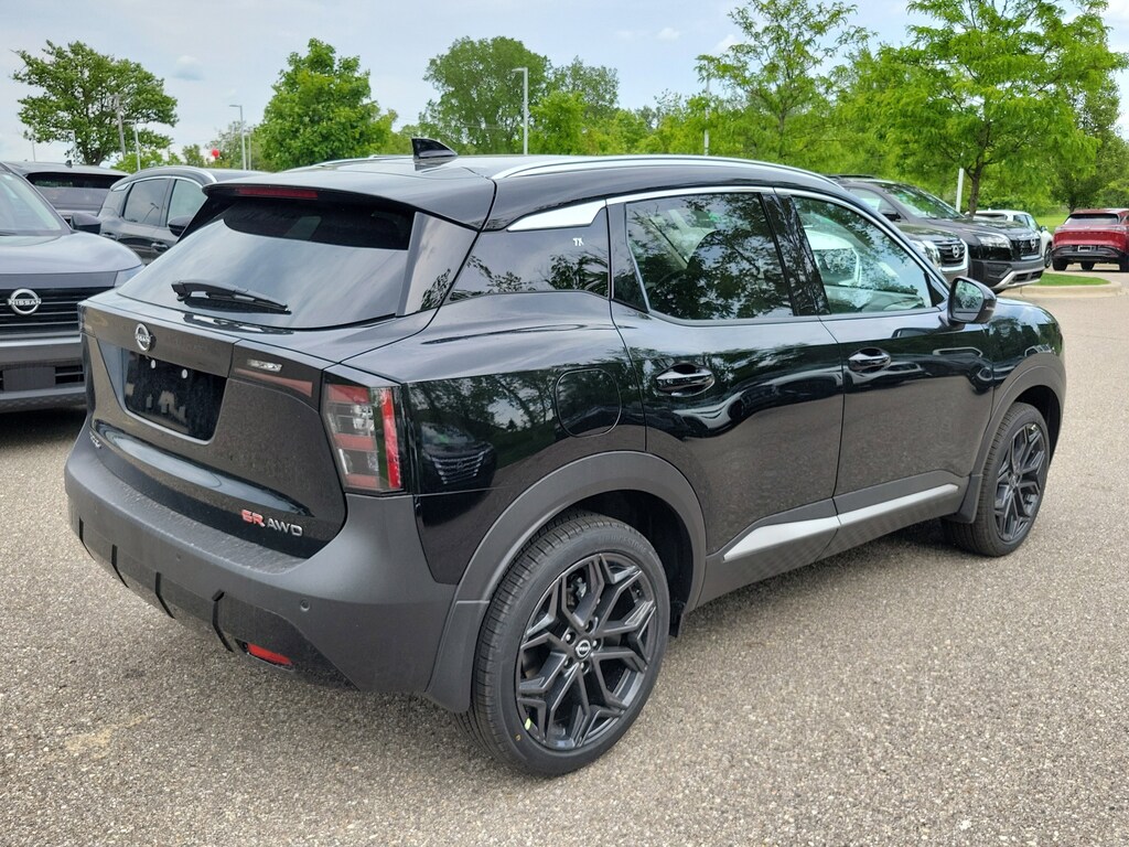 New 2025 Nissan Kicks SR SUV