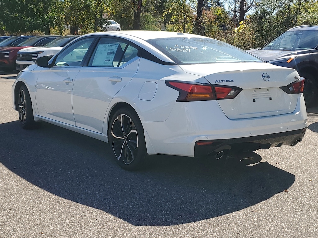New 2025 Nissan Altima SR Sedan