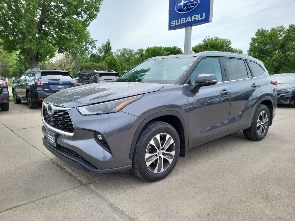 Used 2023 Toyota Highlander XLE with VIN 5TDKDRBH2PS504917 for sale in Grand Forks, ND