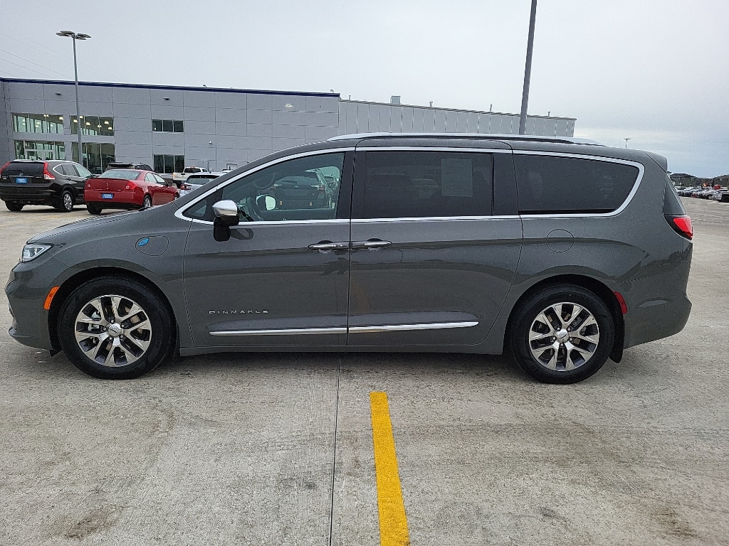 2023 Chrysler Pacifica Plug-In Hybrid Hybrid Pinnacle