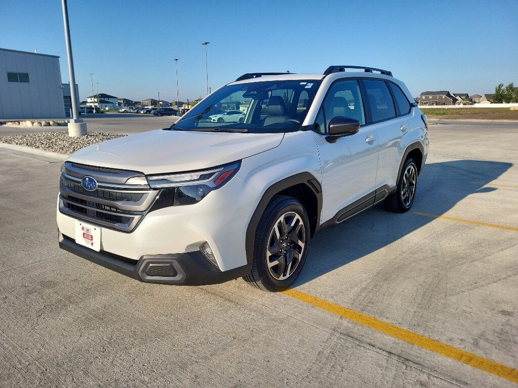 2025 Subaru Forester Limited Base photo 2
