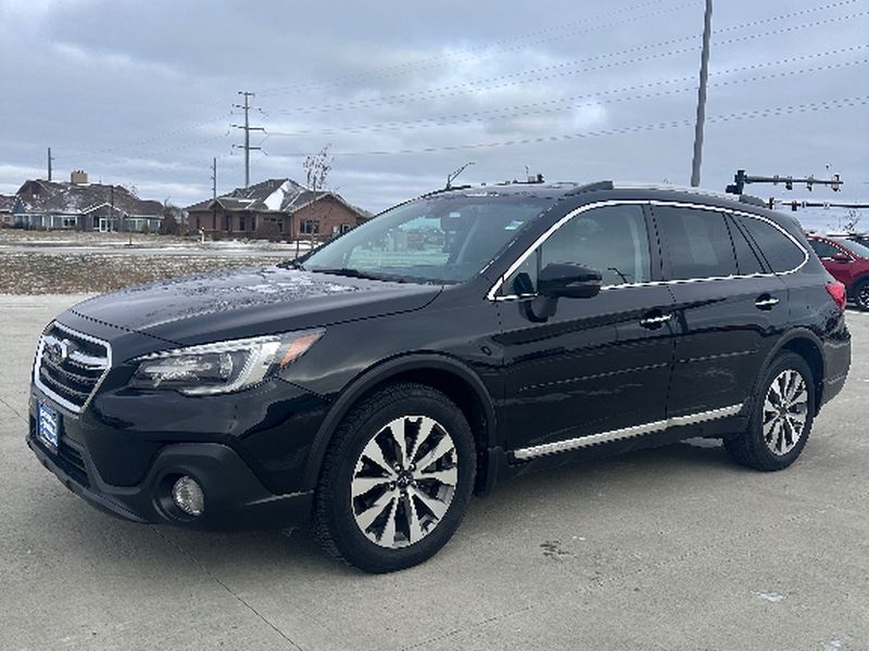 2018 Subaru Outback Touring photo 2