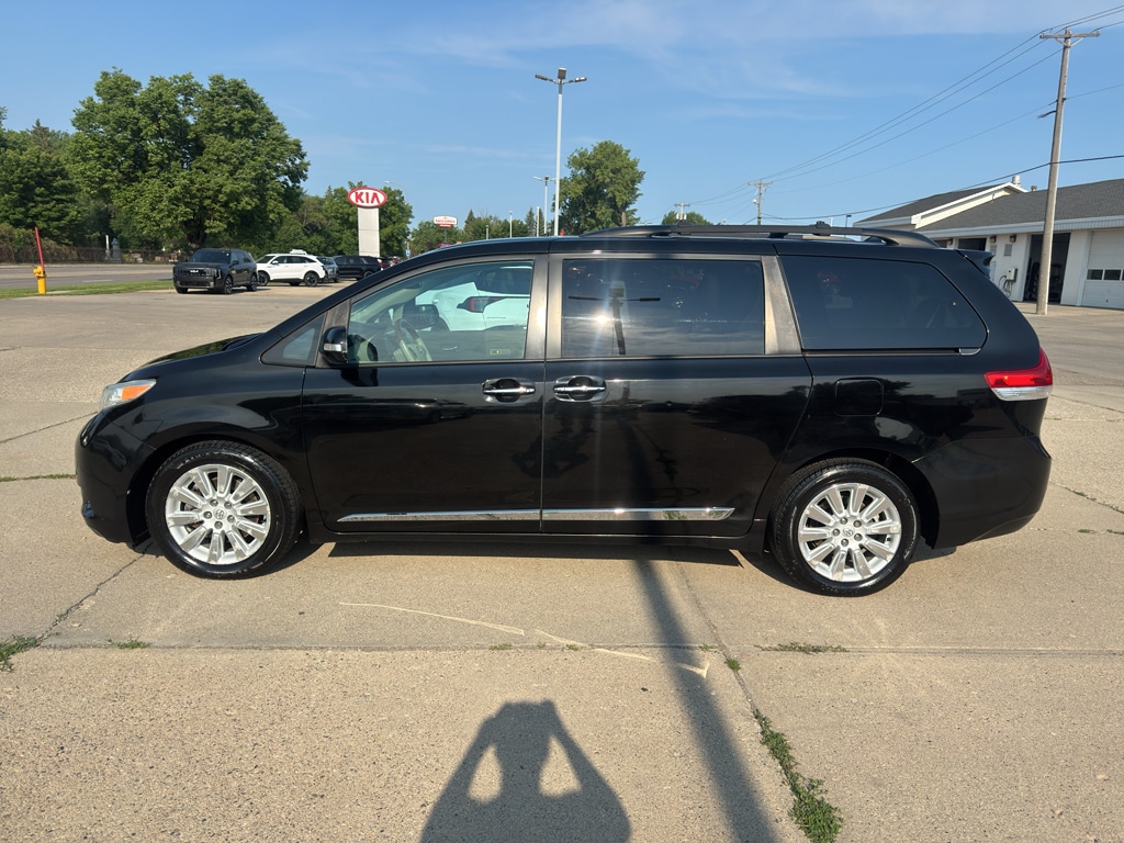 2013 Toyota Sienna Limited V6 AWD 7-Passenger's photo