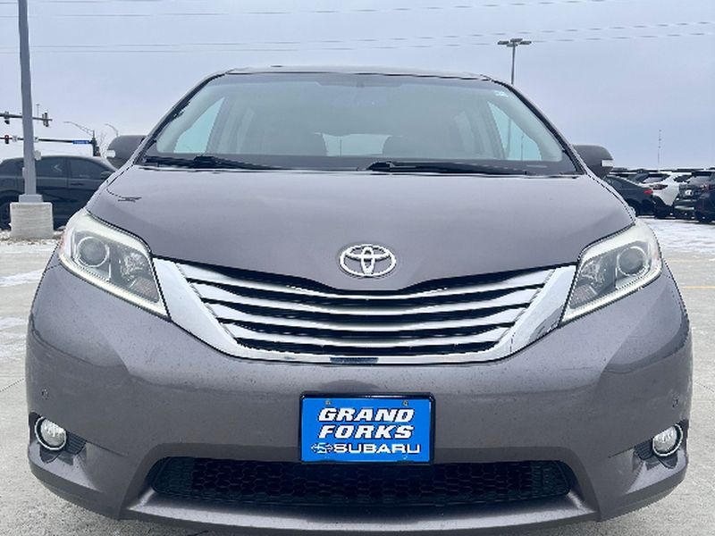 2015 Toyota Sienna Limited photo 3