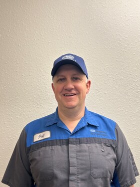 Staff member Jeff Turn from ID_294339