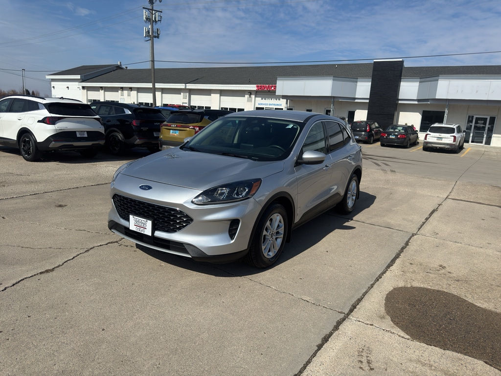 Used 2020 Ford Escape SE with VIN 1FMCU0G68LUA56577 for sale in Grand Forks, ND