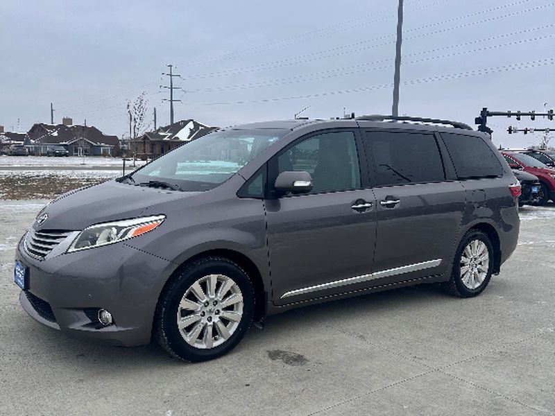 2015 Toyota Sienna Limited photo 2