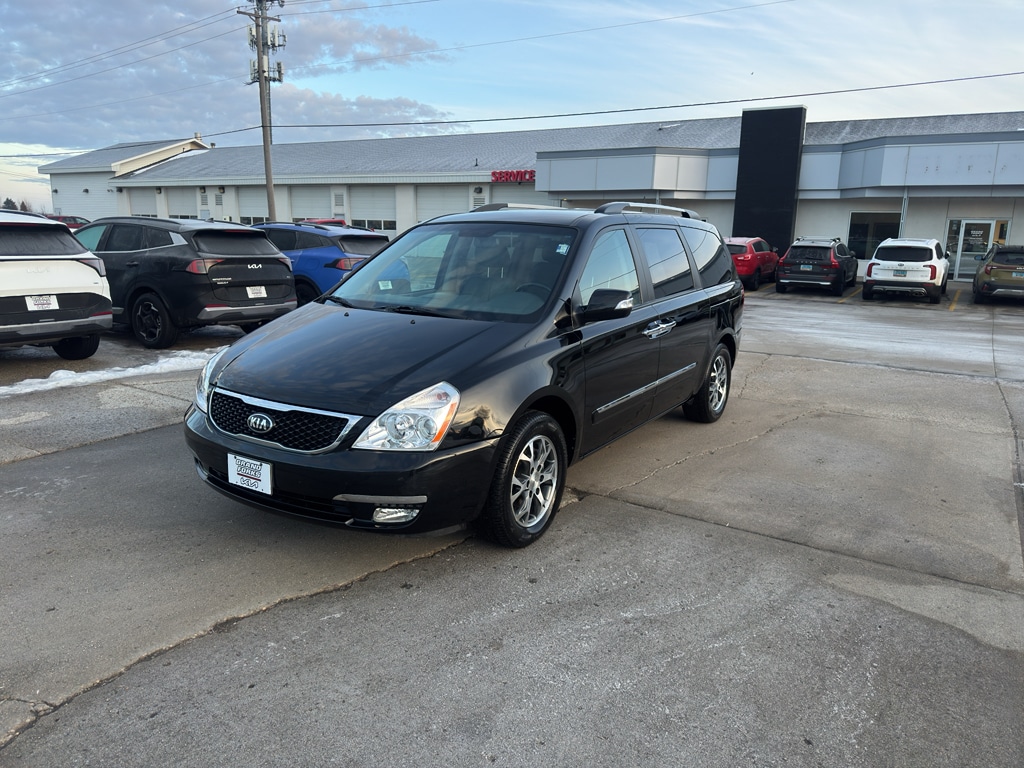 Used 2014 Kia Sedona EX with VIN KNDMH4C74E6574549 for sale in Grand Forks, ND