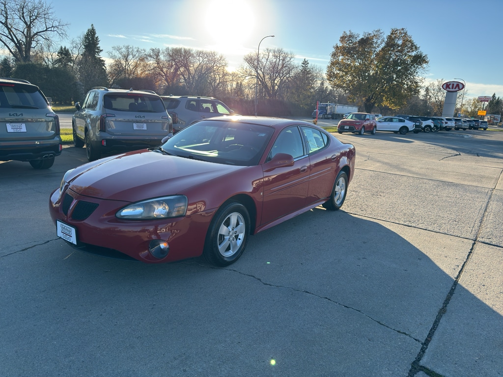 Used 2006 Pontiac Grand Prix GP with VIN 2G2WP552761288047 for sale in Grand Forks, ND