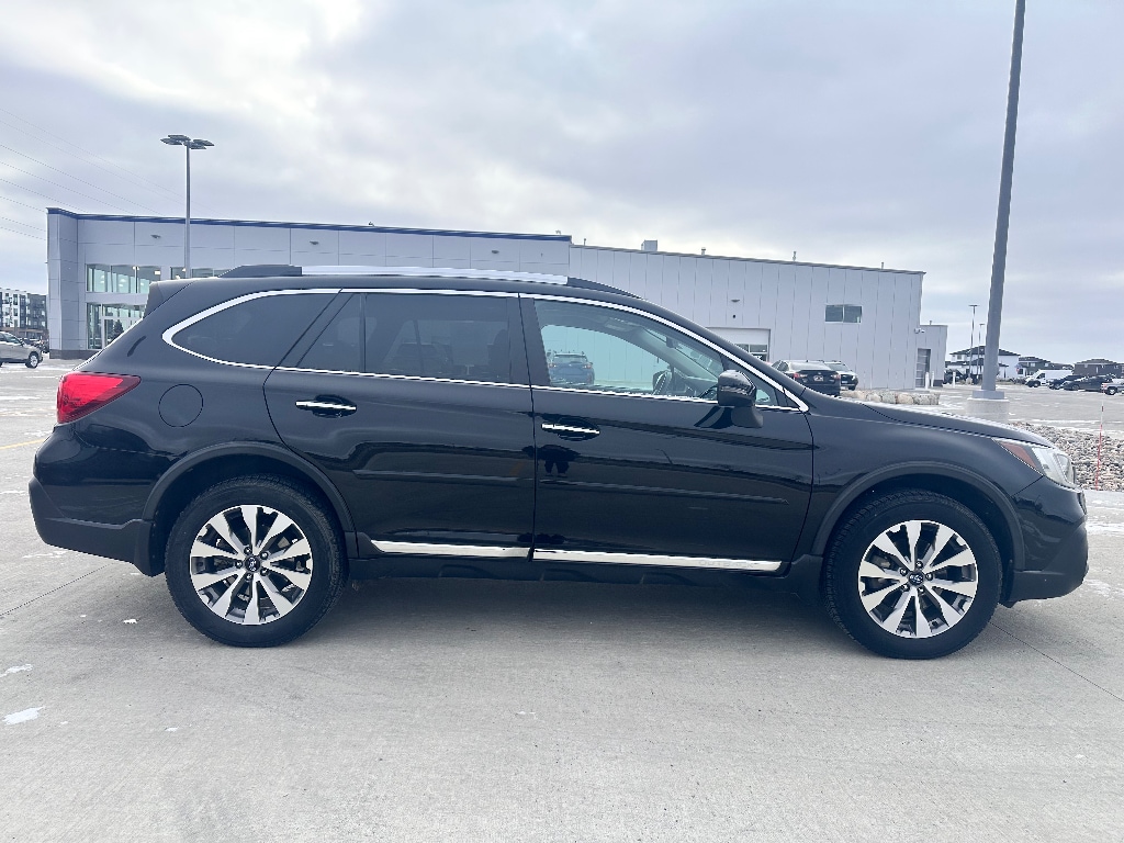 2018 Subaru Outback Touring photo 4