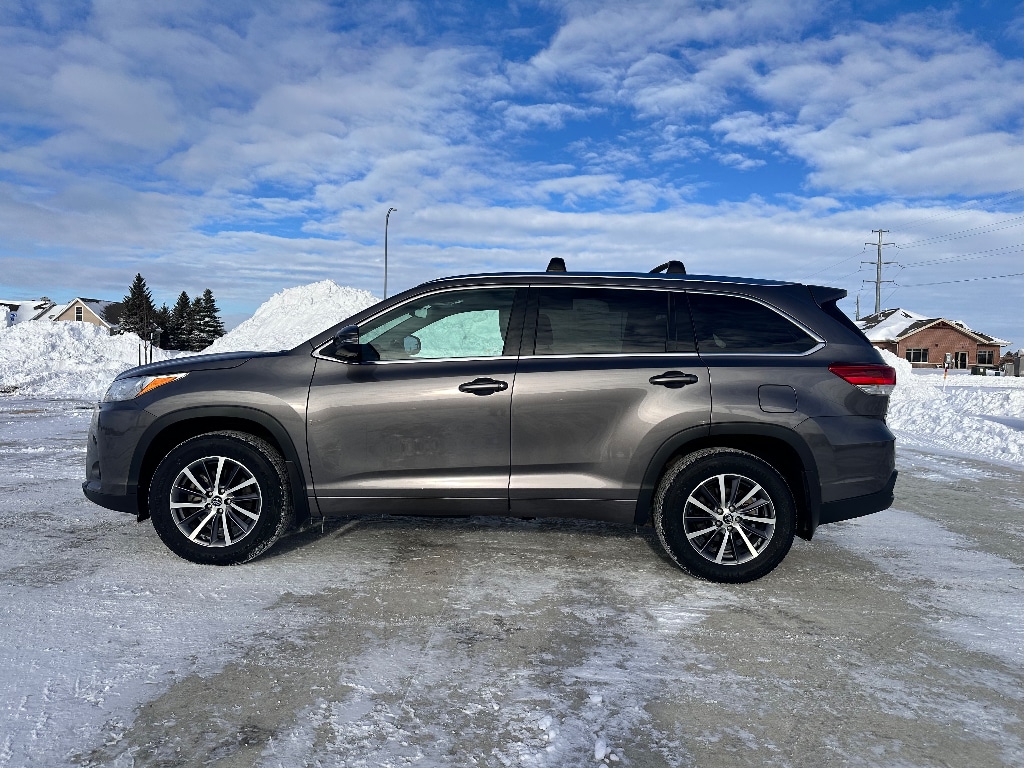 2017 Toyota Highlander XLE's photo