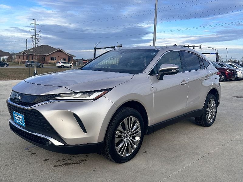 2022 Toyota Venza Limited photo 2