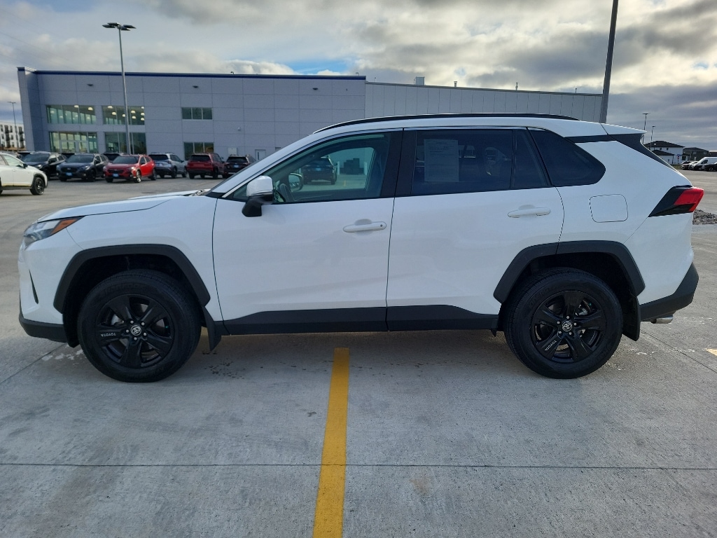 2022 Toyota RAV4 XLE's photo
