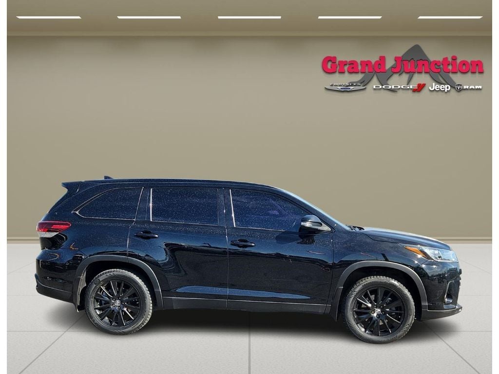 Used 2019 Toyota Highlander SE with VIN 5TDJZRFH2KS989592 for sale in Grand Junction, CO