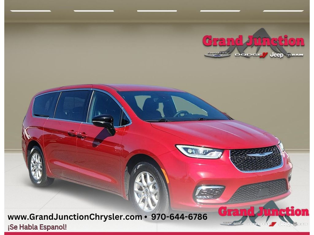 2025 Chrysler Pacifica Select's photo