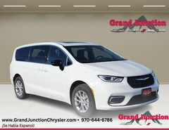 2026 Chrysler Pacifica LIMITED AWD Passenger Van