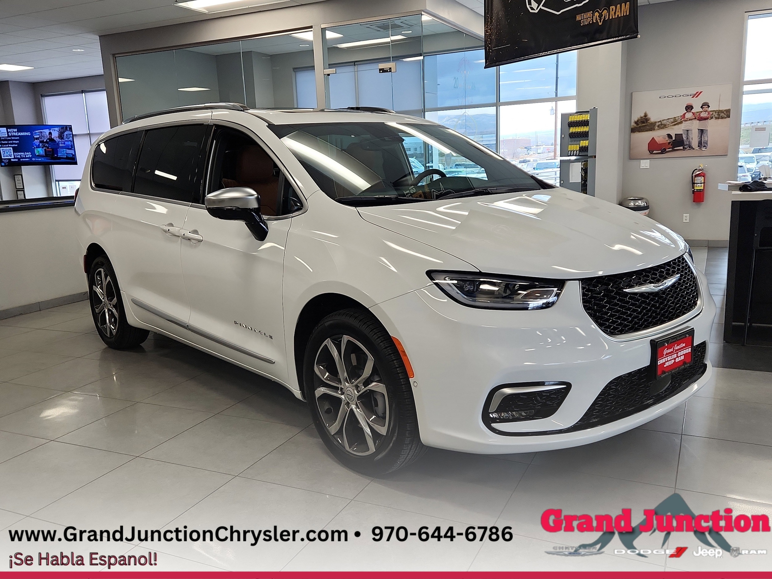 2026 Chrysler Pacifica Pinnacle's photo