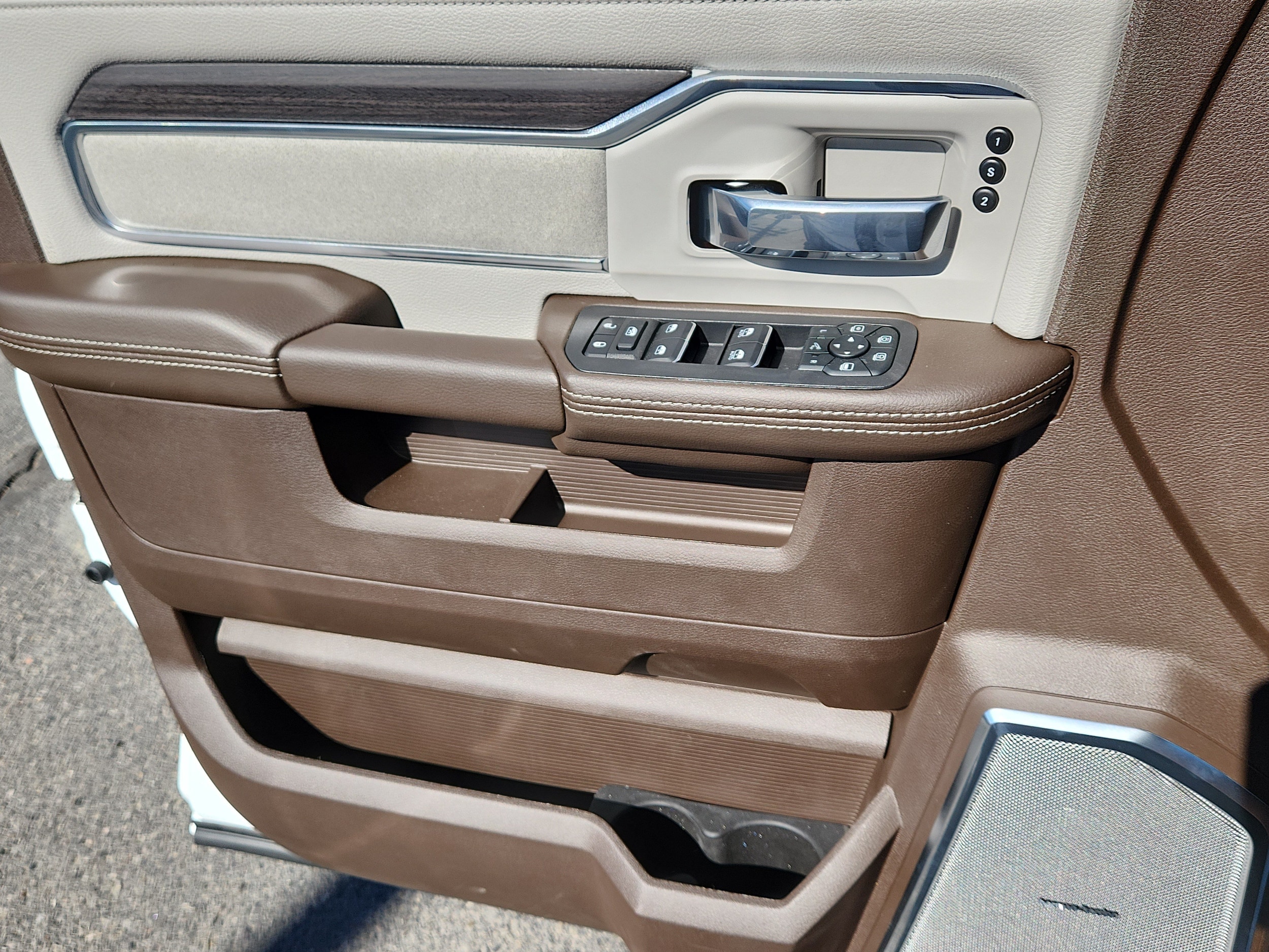2026 RAM 2500 Laramie - Photo 9