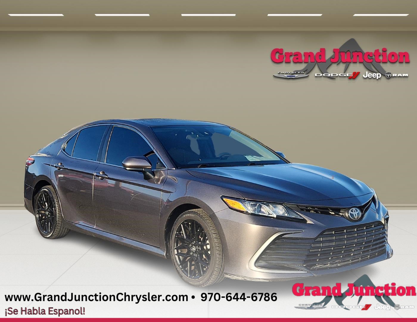 2022 Toyota Camry LE's photo