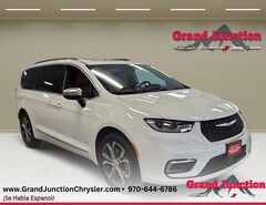 2026 Chrysler Pacifica Pinnacle Passenger Van