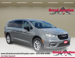 2025 Chrysler Pacifica SELECT AWD Passenger Van