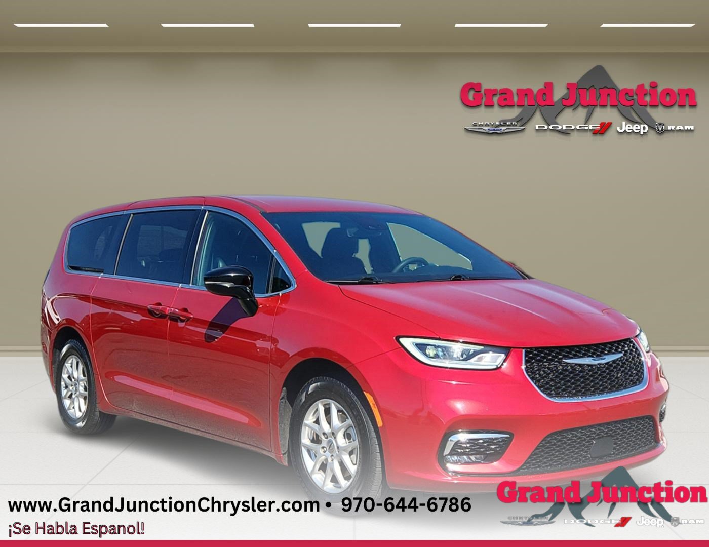 2025 Chrysler Pacifica Select's photo
