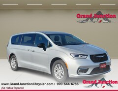 2026 Chrysler Pacifica SELECT Passenger Van