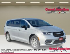 2026 Chrysler Pacifica SELECT Passenger Van