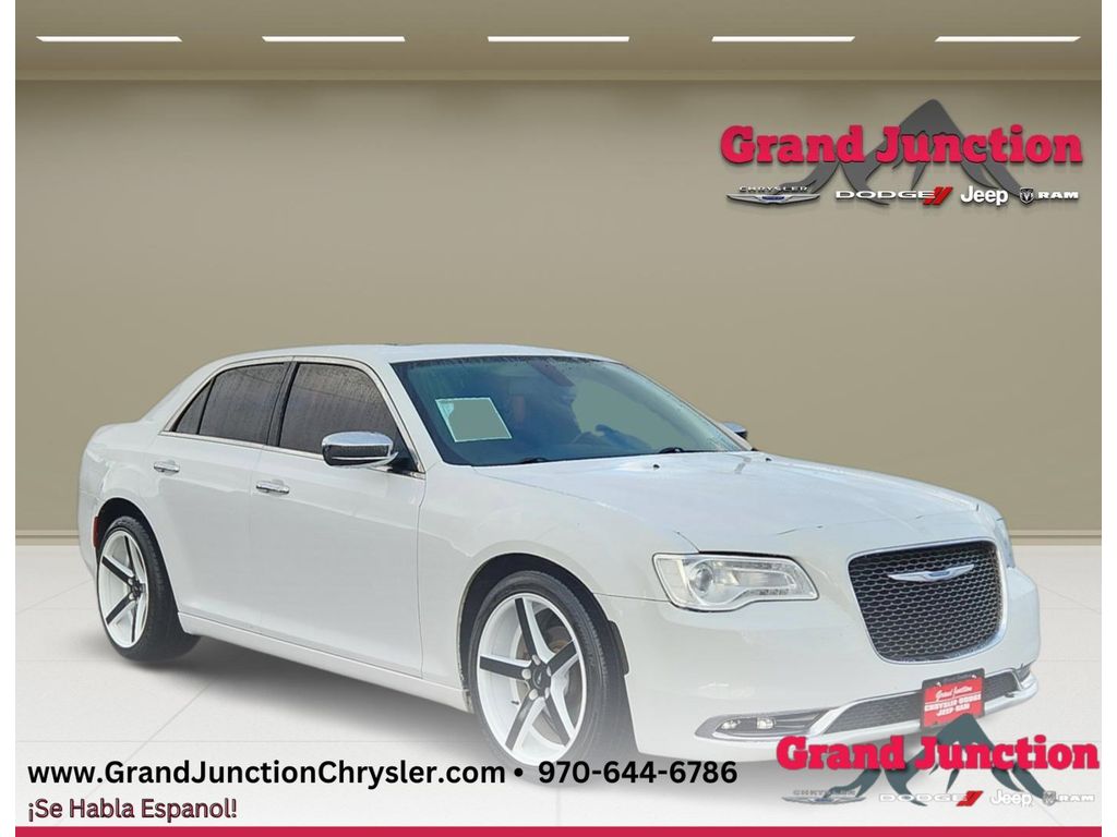 2017 Chrysler 300 C's photo