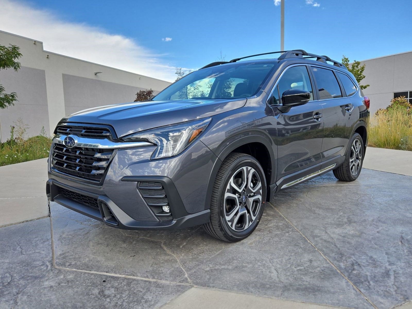 2025 Subaru Ascent Limited's photo