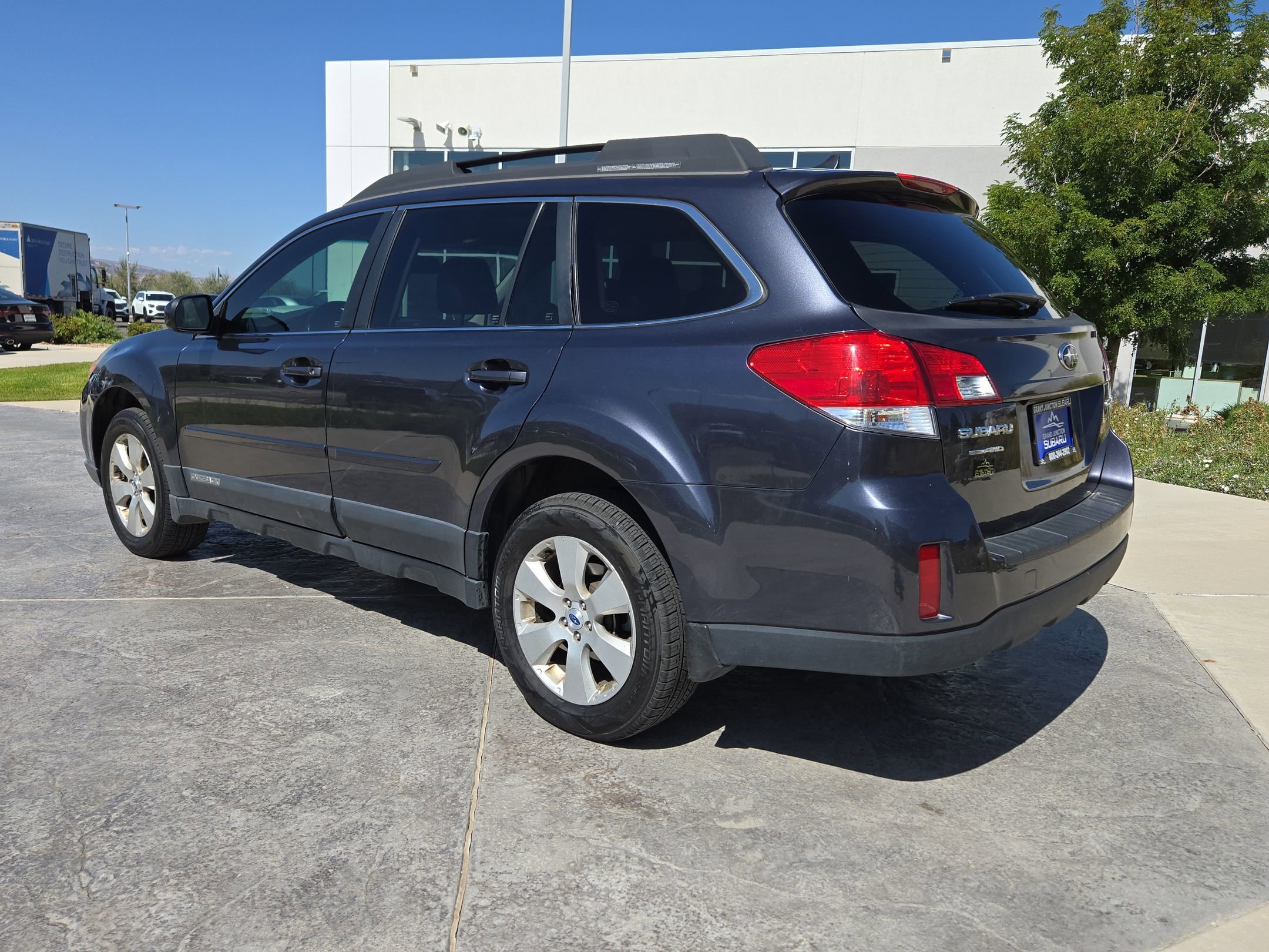 2012 Subaru Outback 2.5i Limited photo 3