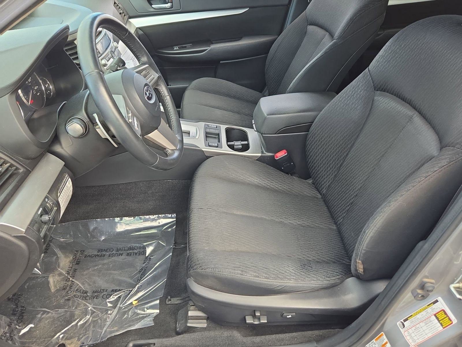 2011 Subaru Outback 2.5i Premium photo 4