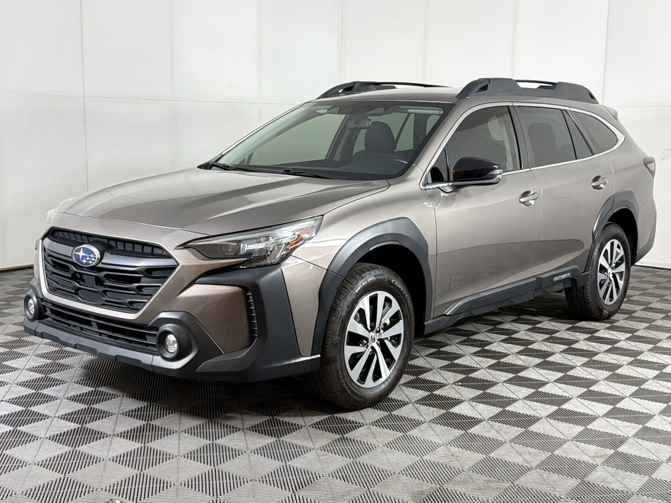 2024 Subaru Outback Premium's photo