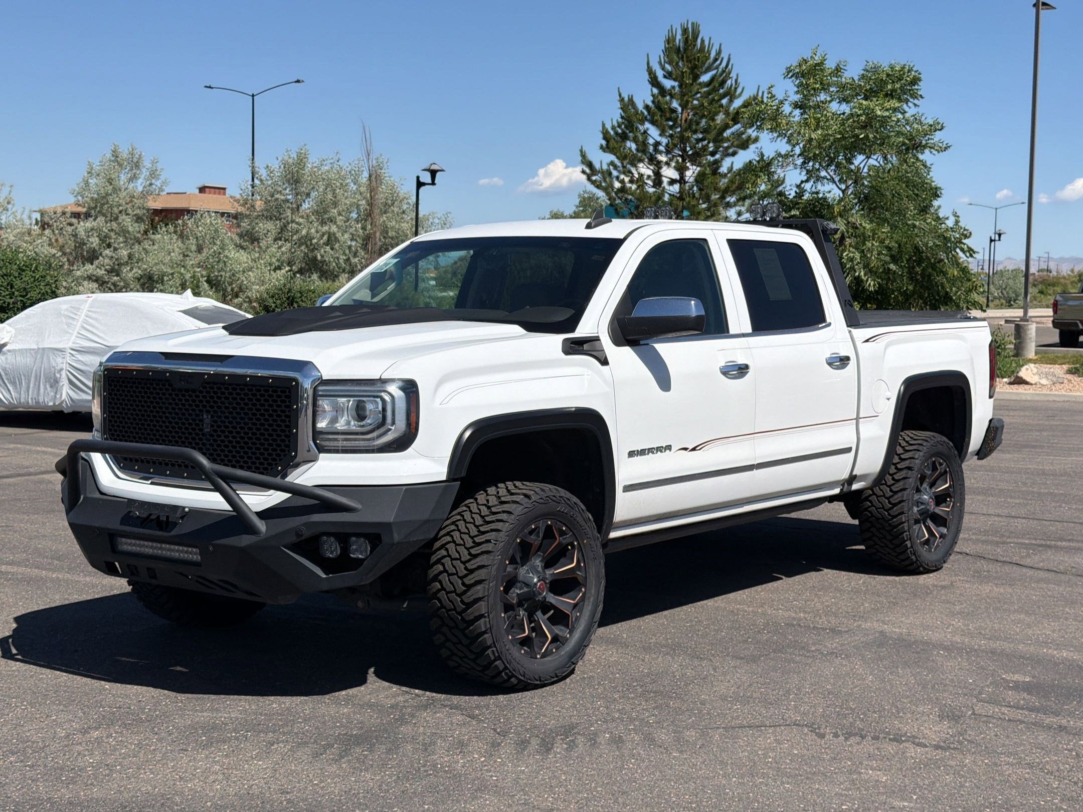 2018 GMC Sierra 4WD Crew Cab Short Box SLT's photo