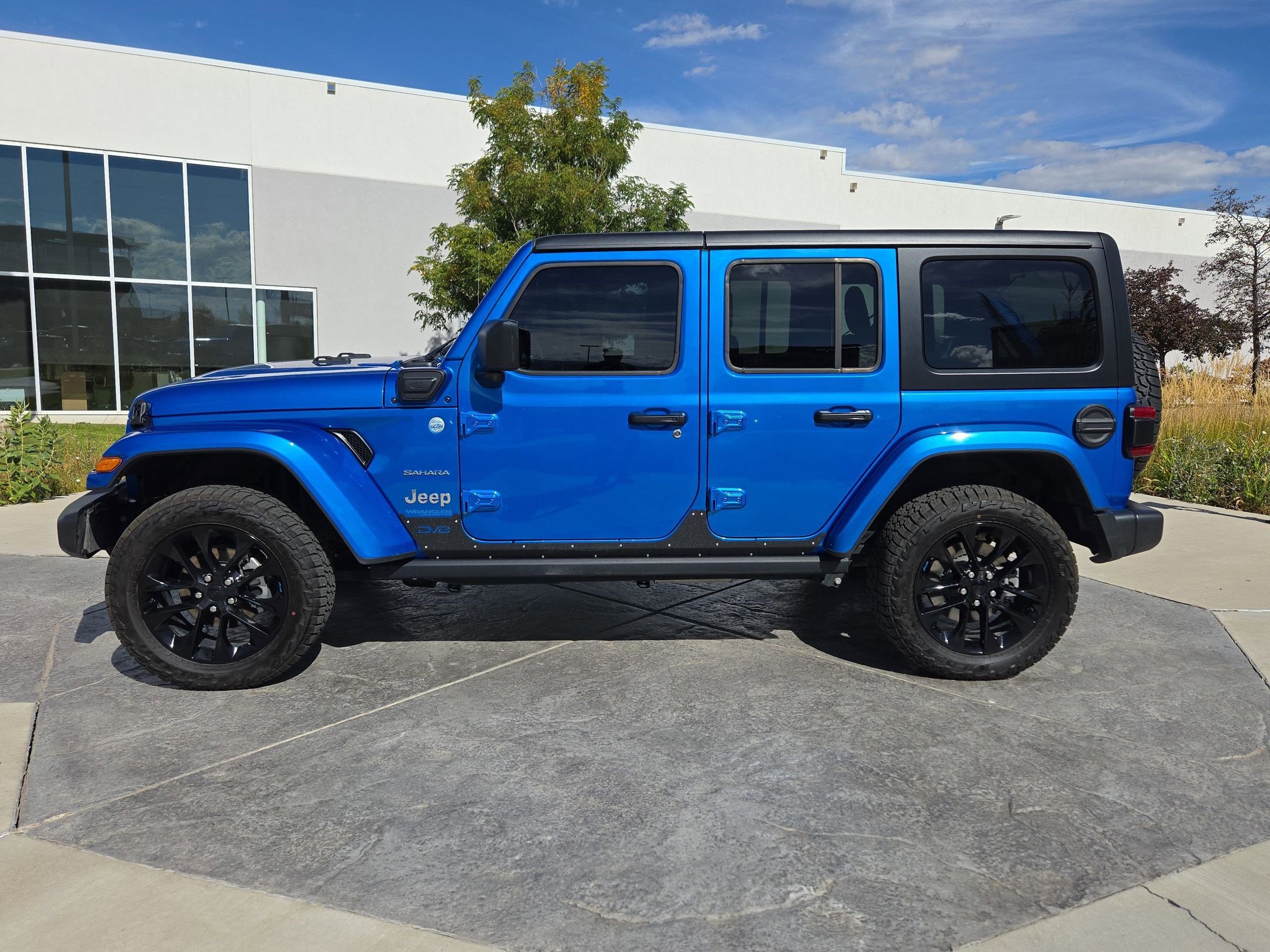 2022 Jeep Wrangler Unlimited 4xe Sahara photo 2