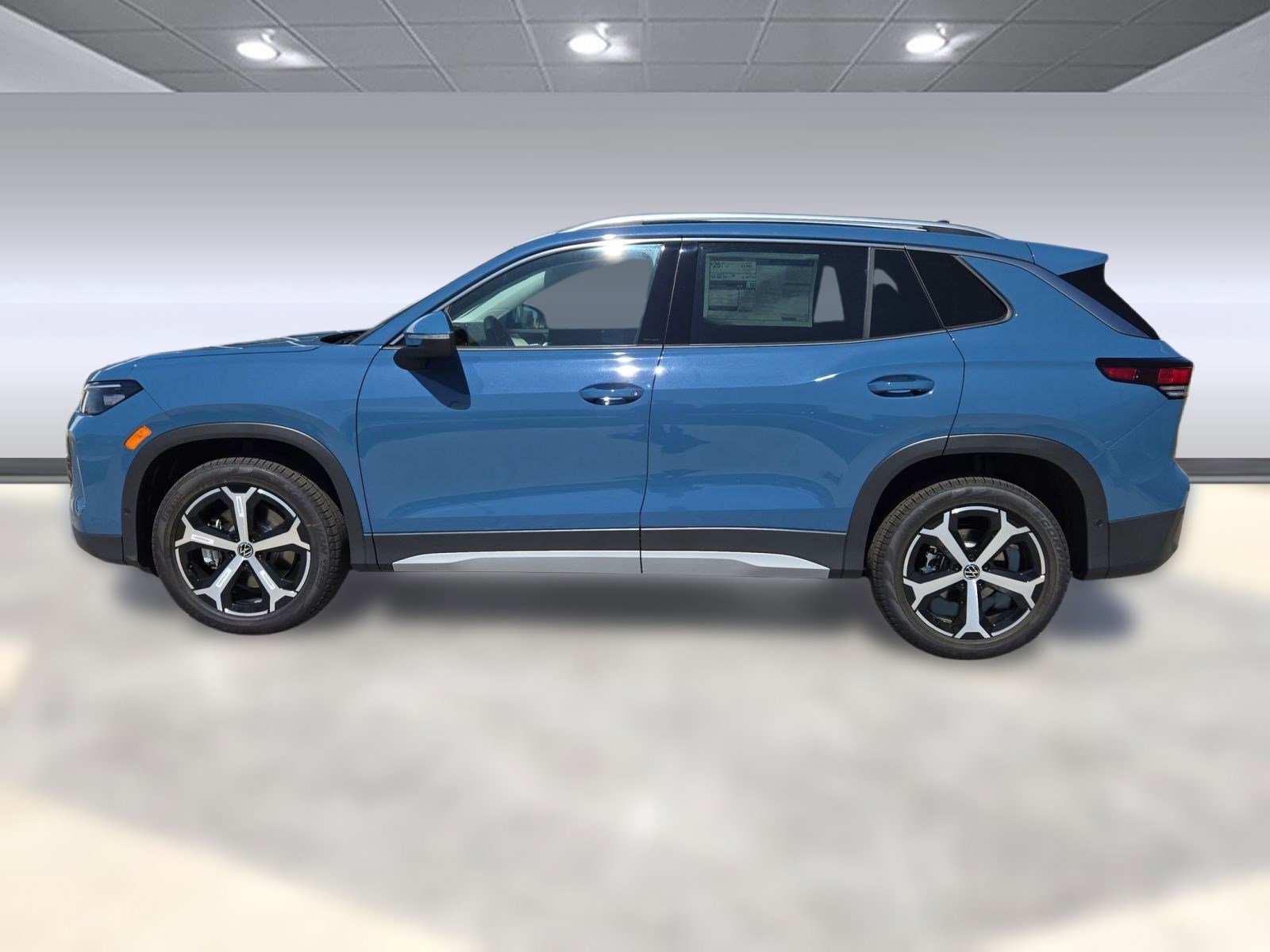 2025 Volkswagen Tiguan SE photo 2