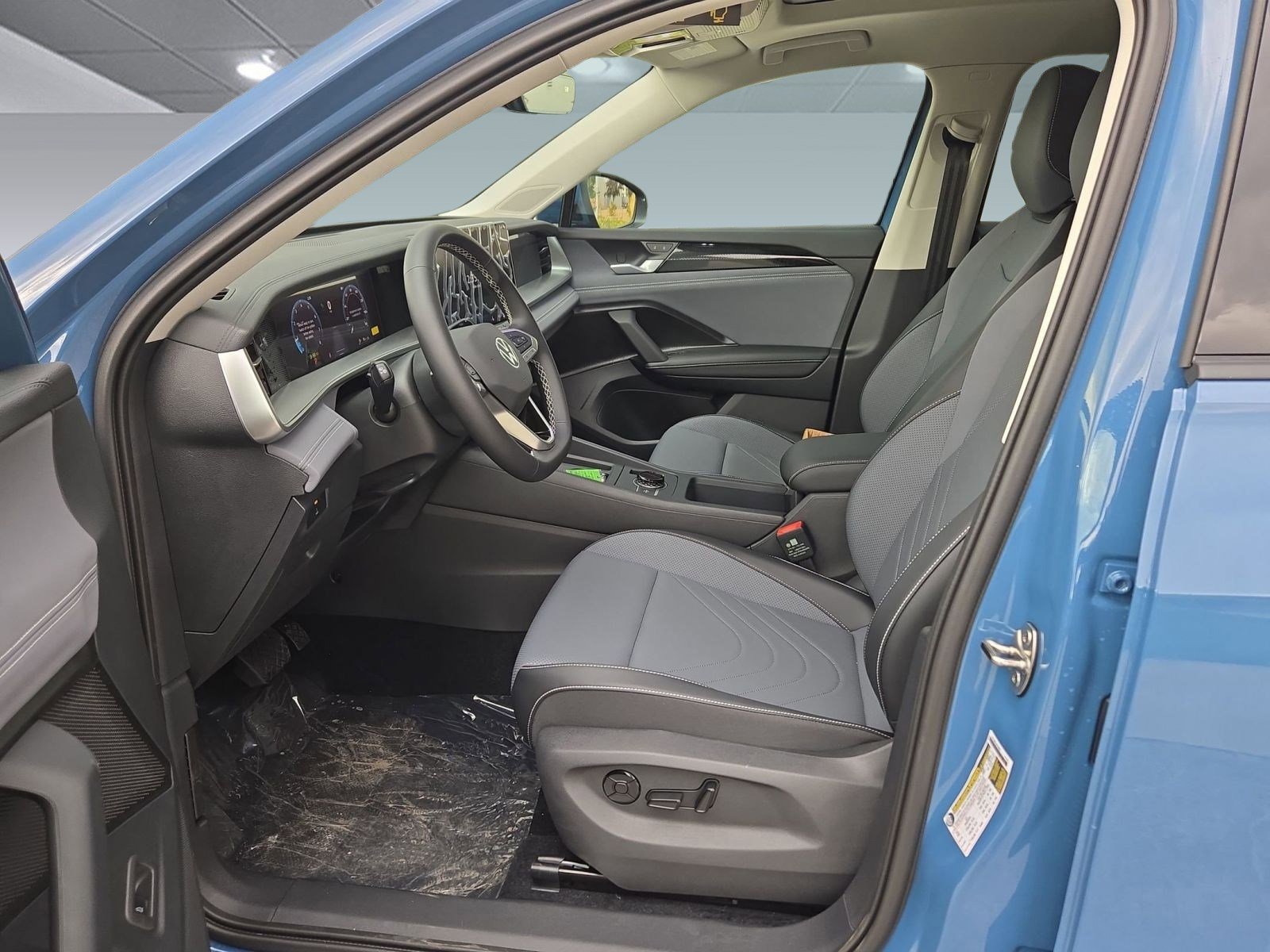 2025 Volkswagen Tiguan SE photo 4