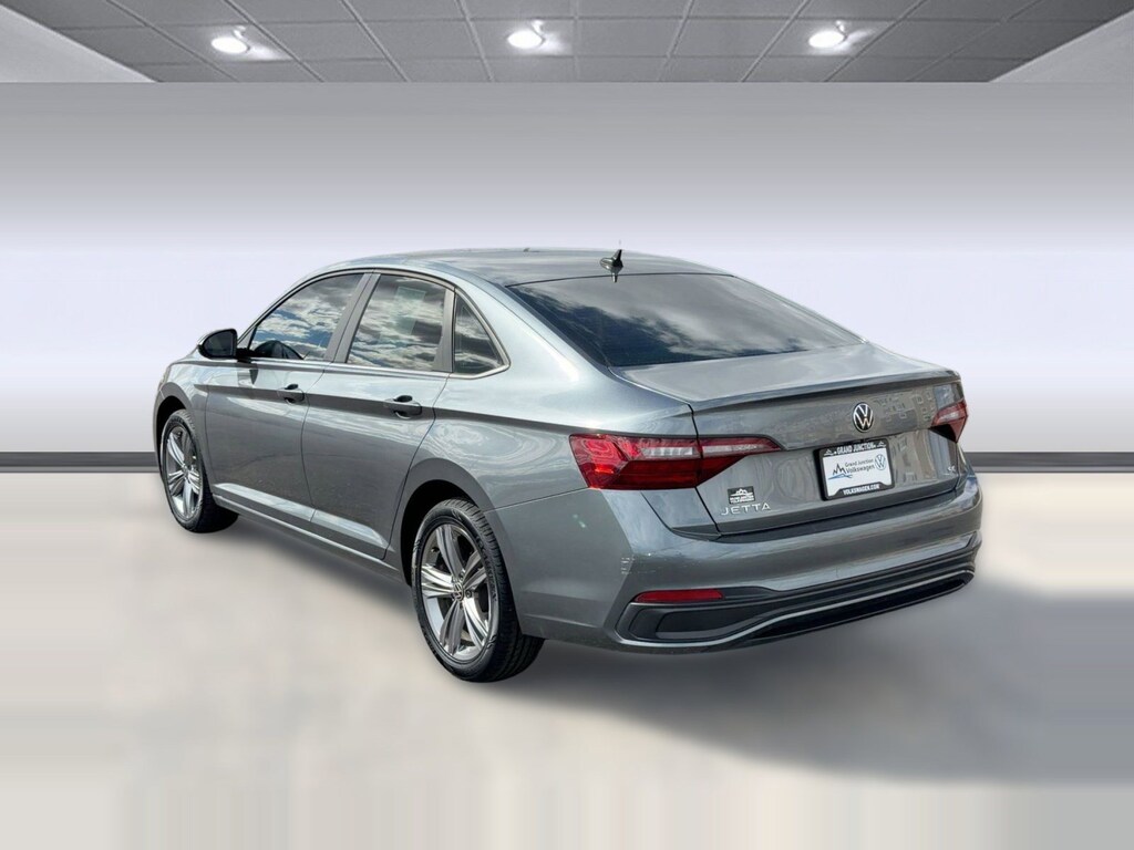 Used 2022 Volkswagen Jetta 1.5T SE Sedan