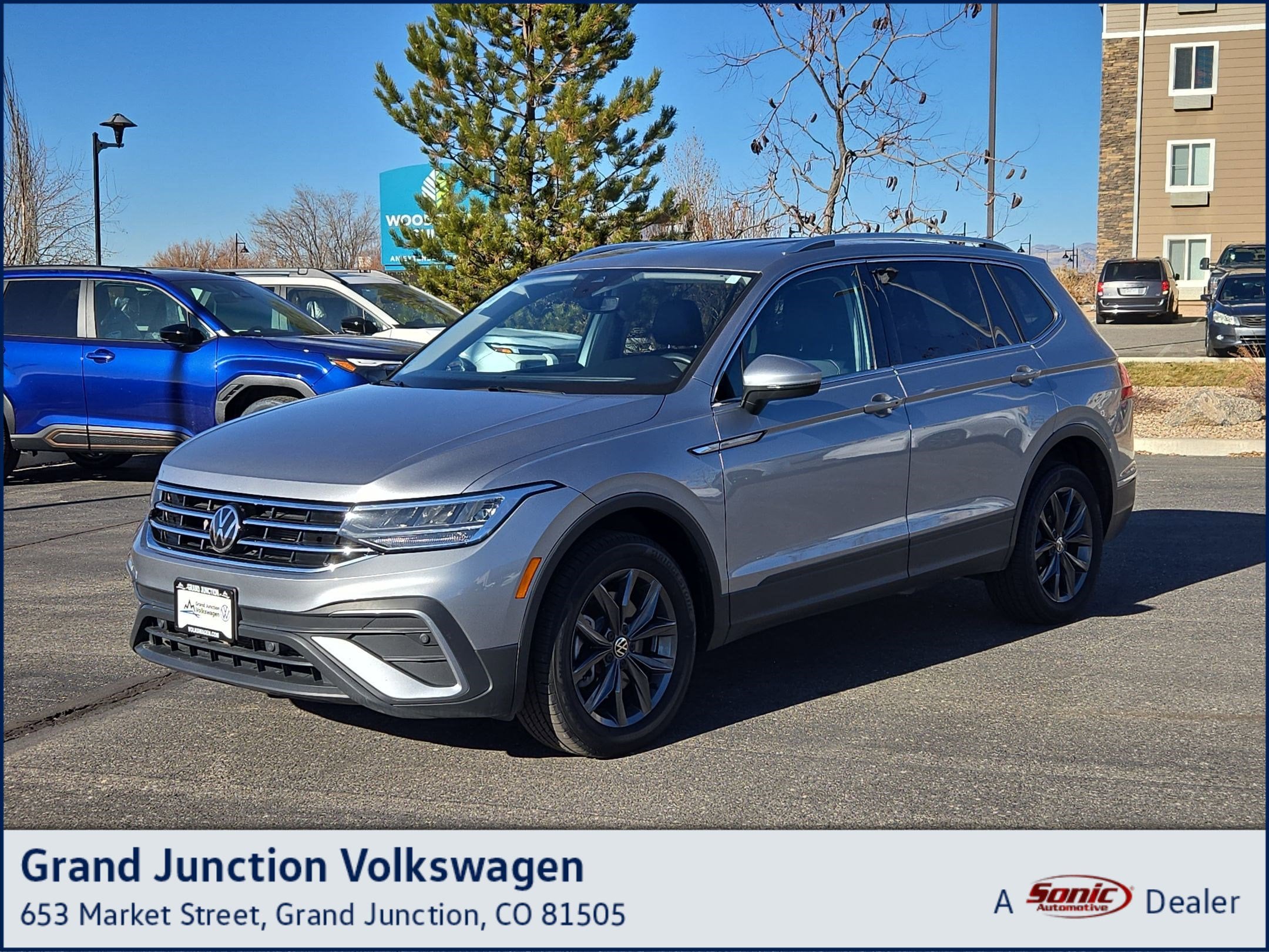 2022 Volkswagen Tiguan SE's photo