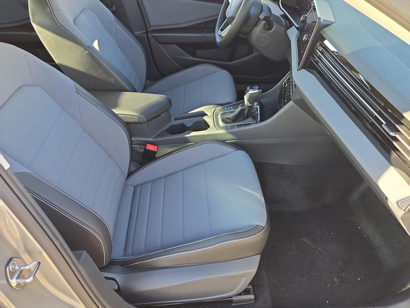 2025 Volkswagen Jetta SE - Photo 25