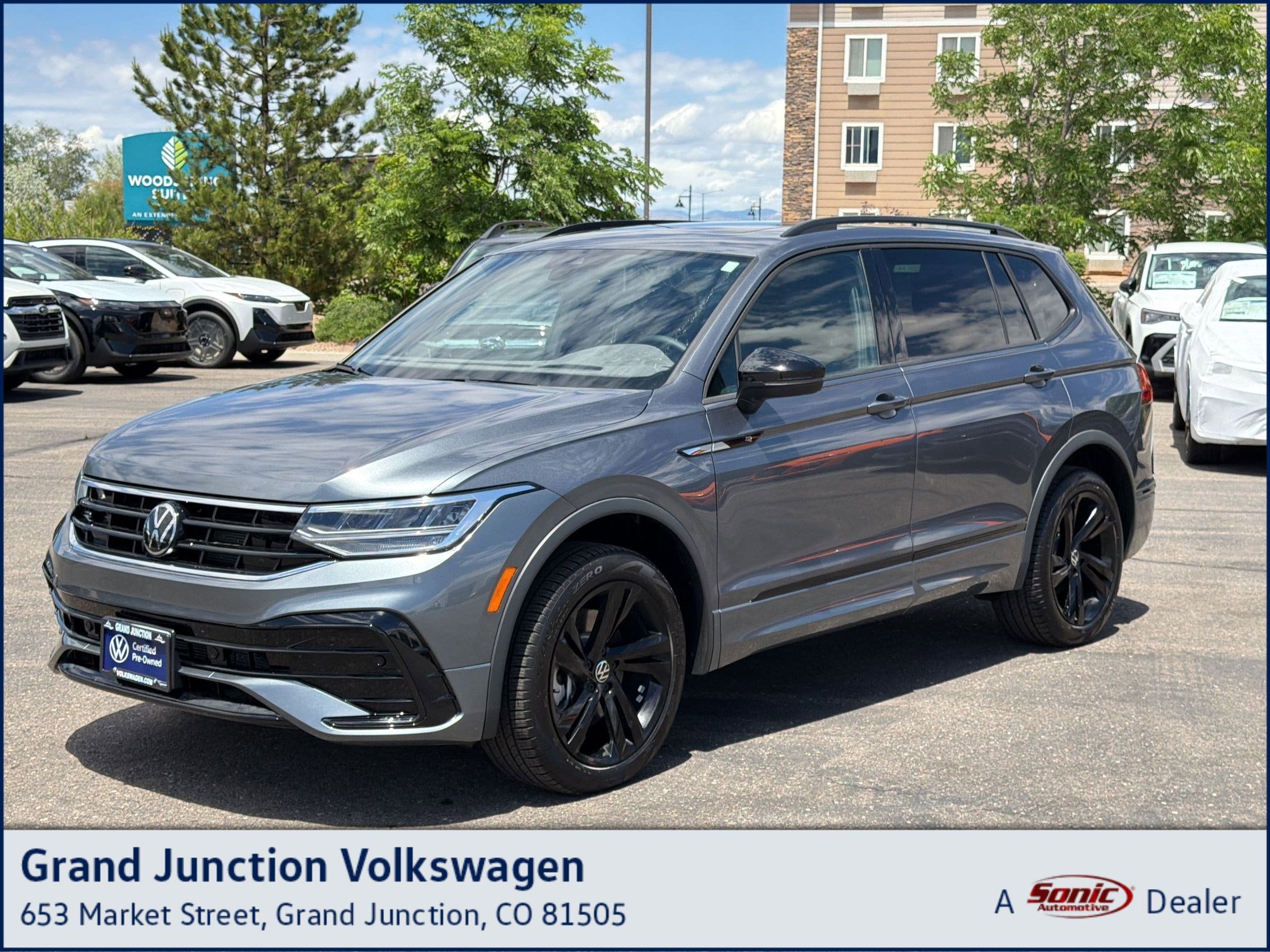 2024 Volkswagen Tiguan 2.0T SE R-Line Black 4Motion's photo