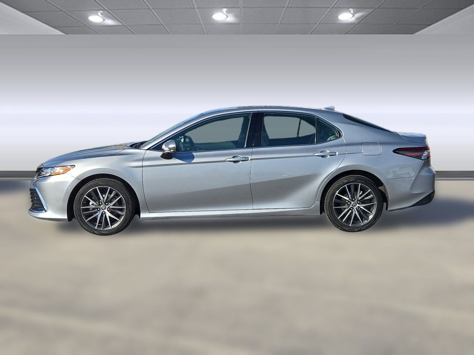 2023 Toyota Camry XLE photo 2